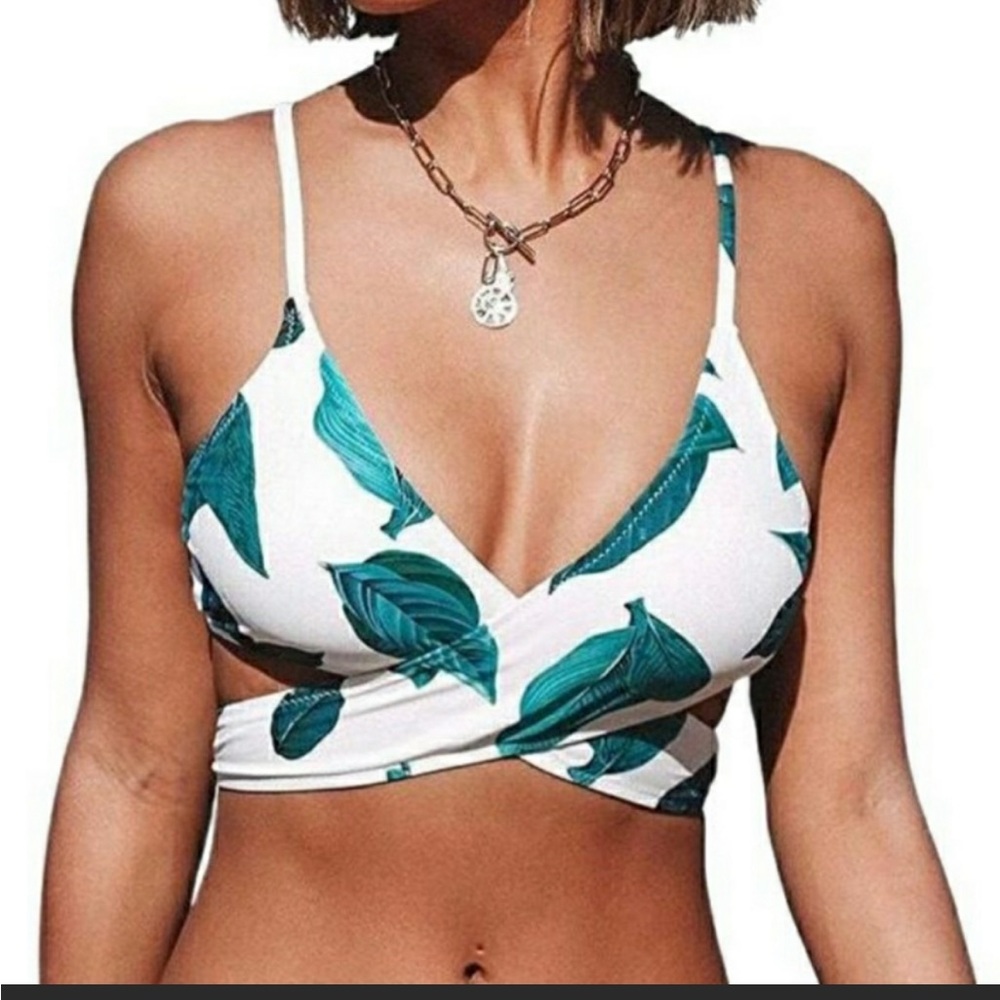 SOLD. Cupshe wrap Bikini Top size XS